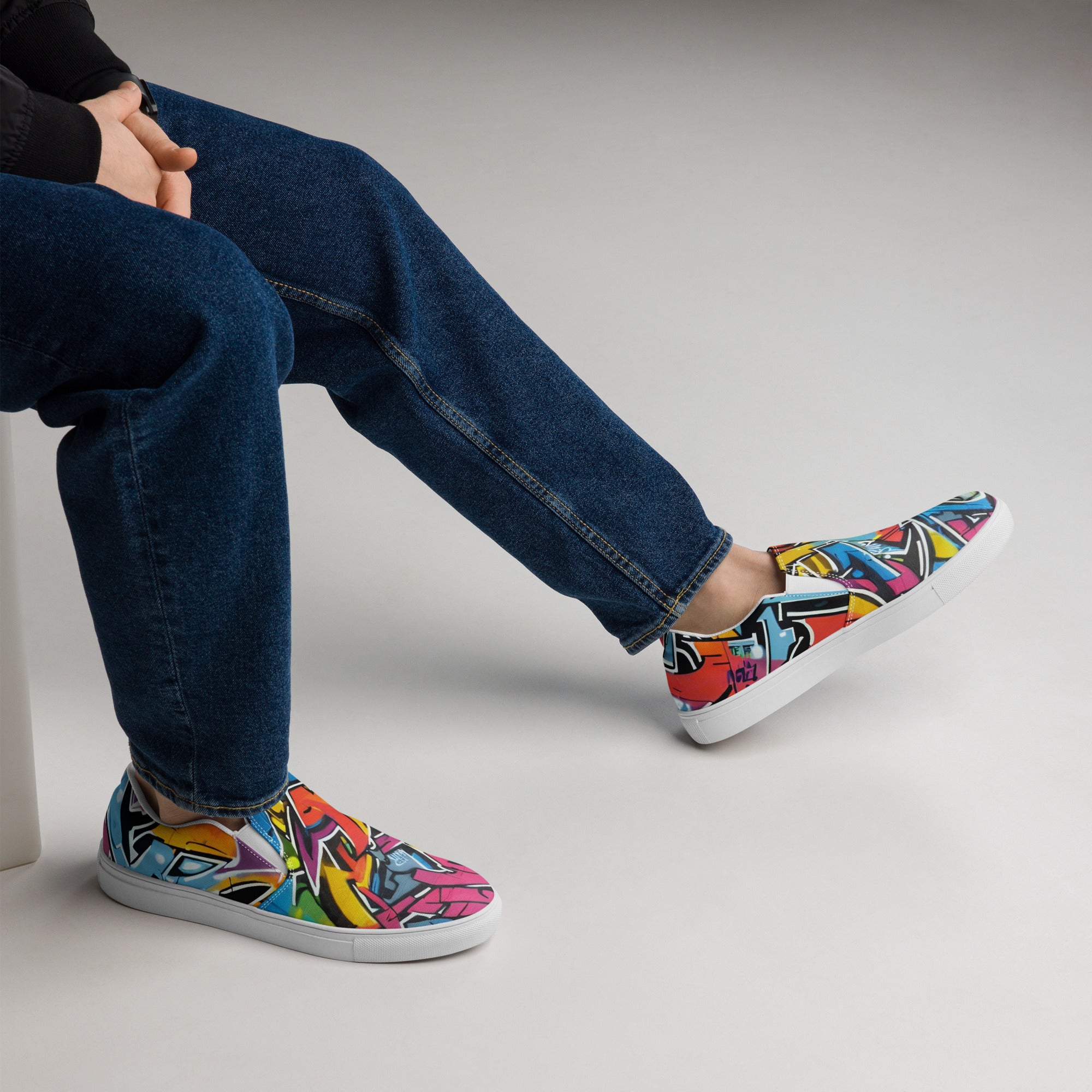 Graffiti slip-on canvas shoes